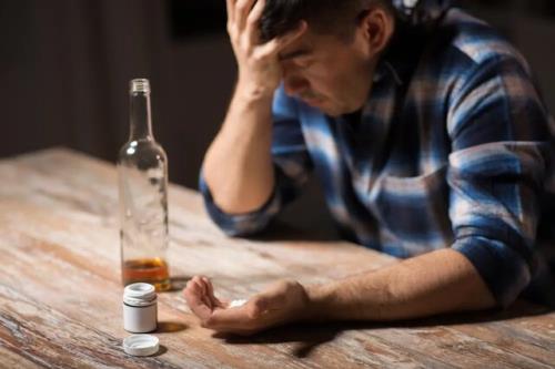 مصرف الکل علایم اختلال دوقطبی را تشدید می کند